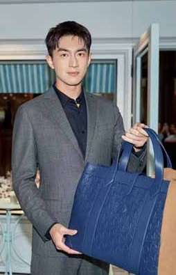 林更新亮相PORTS宝姿2023秋冬新品快闪店启幕仪式  尽展摩登雅绅风范